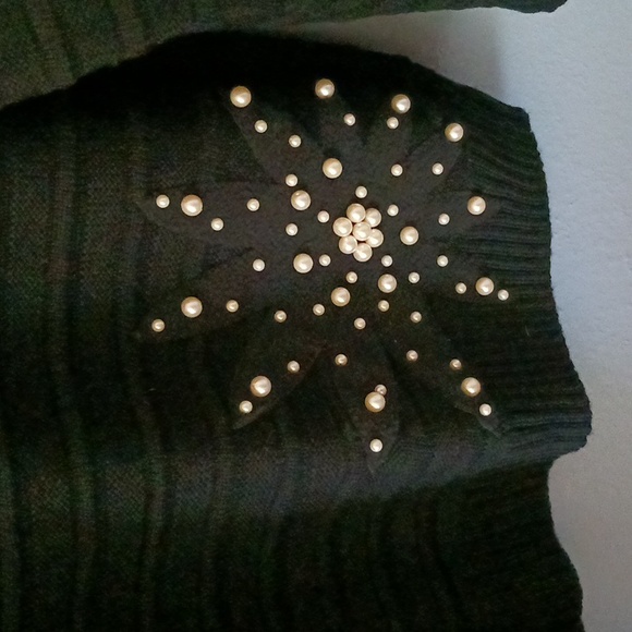 NWT - Wild Flower Black Flower Sweater - Size S/M - Picture 3 of 7